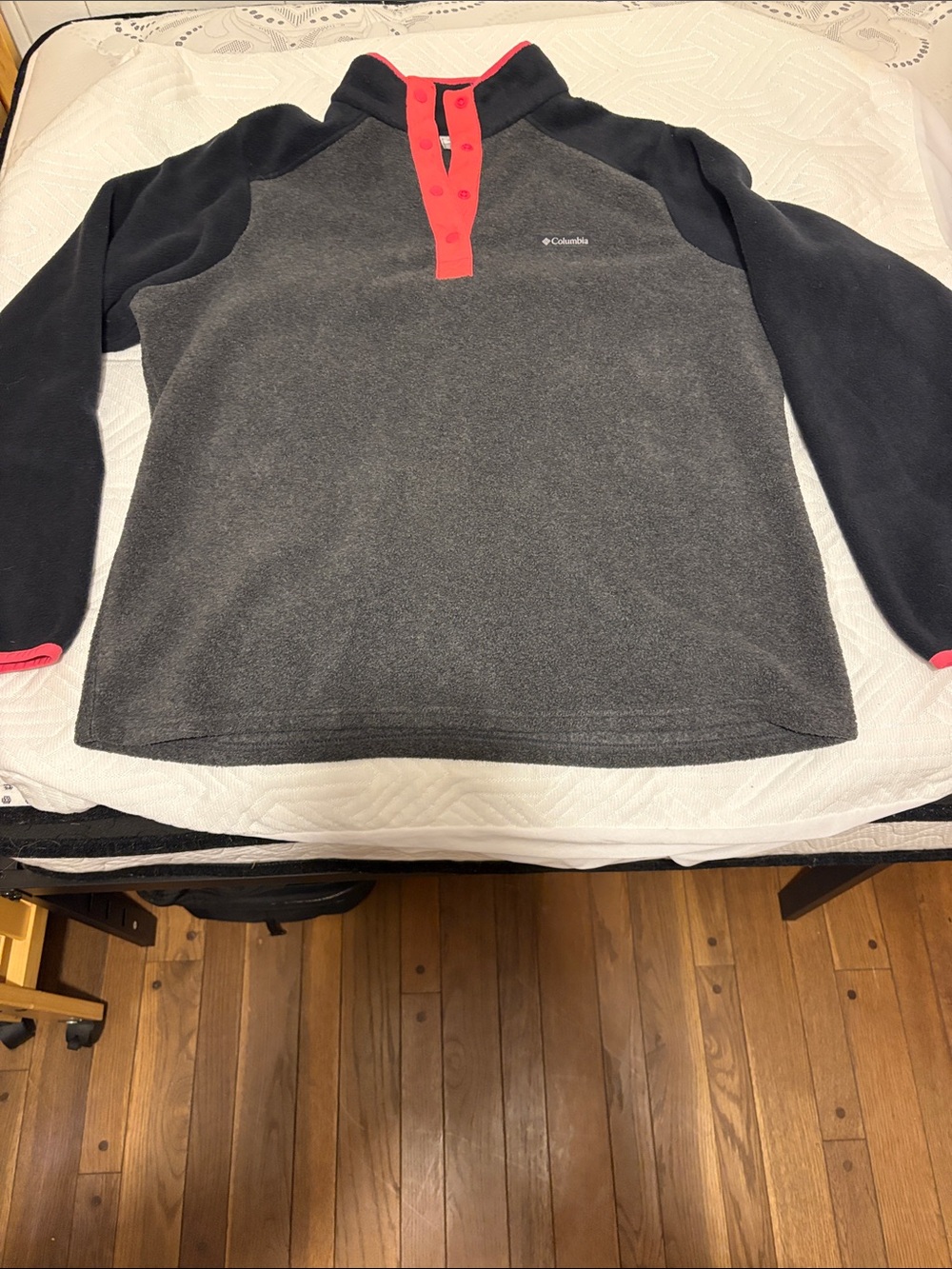 Columbia Women's Charcoal Gray and Black Fleece Pullover with Pink Trim